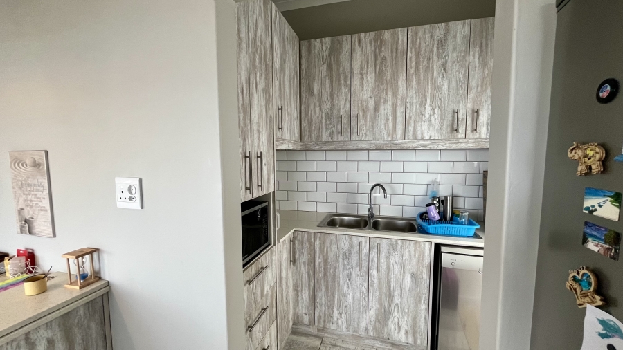 2 Bedroom Property for Sale in Hoogland Western Cape